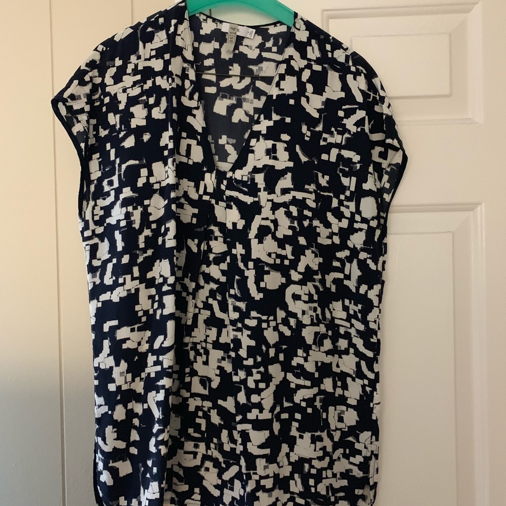 Vince large black/white top, excellent condition